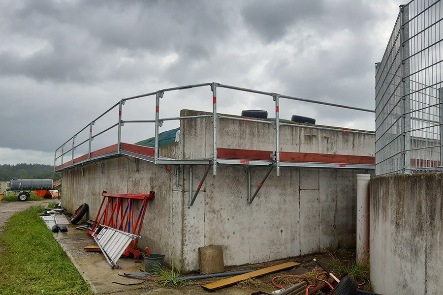 Beispiel Fahrsilogeländer Laufsteg breit