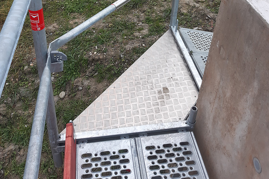 Beispiel Fahrsilogeländer Laufsteg breit