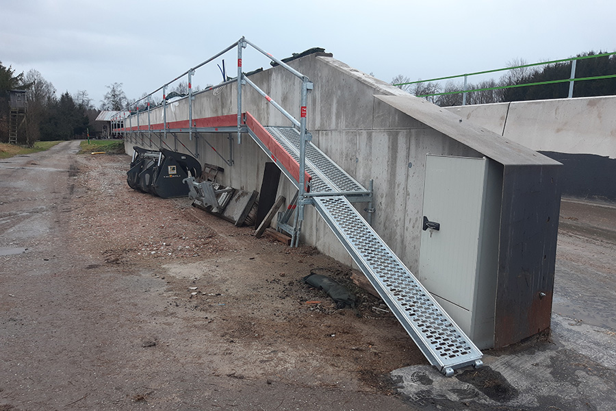 Beispiel Fahrsilogeländer Laufsteg breit