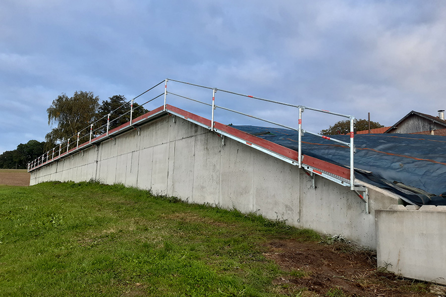 Beispiel Fahrsilogeländer Laufsteg schmal