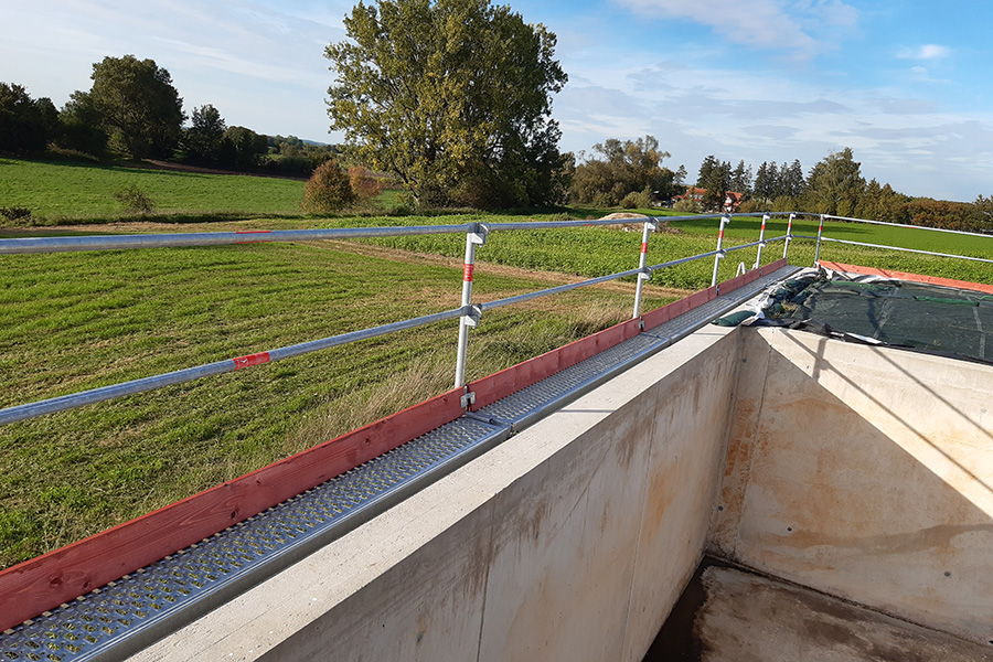 Beispiel Fahrsilogeländer Laufsteg schmal