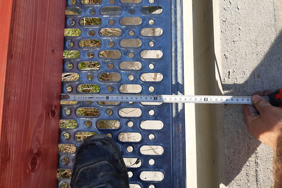 Beispiel Fahrsilogeländer Laufsteg schmal